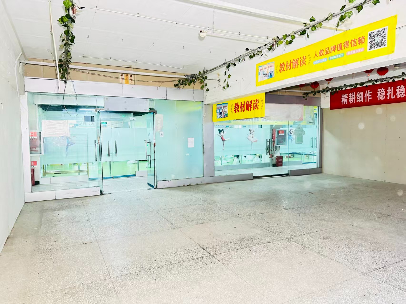 港乾大厦提供写字楼、商铺、展示空间、直播间等多种面积选择，满足企业办公、研发、展示、运营等多元需求。