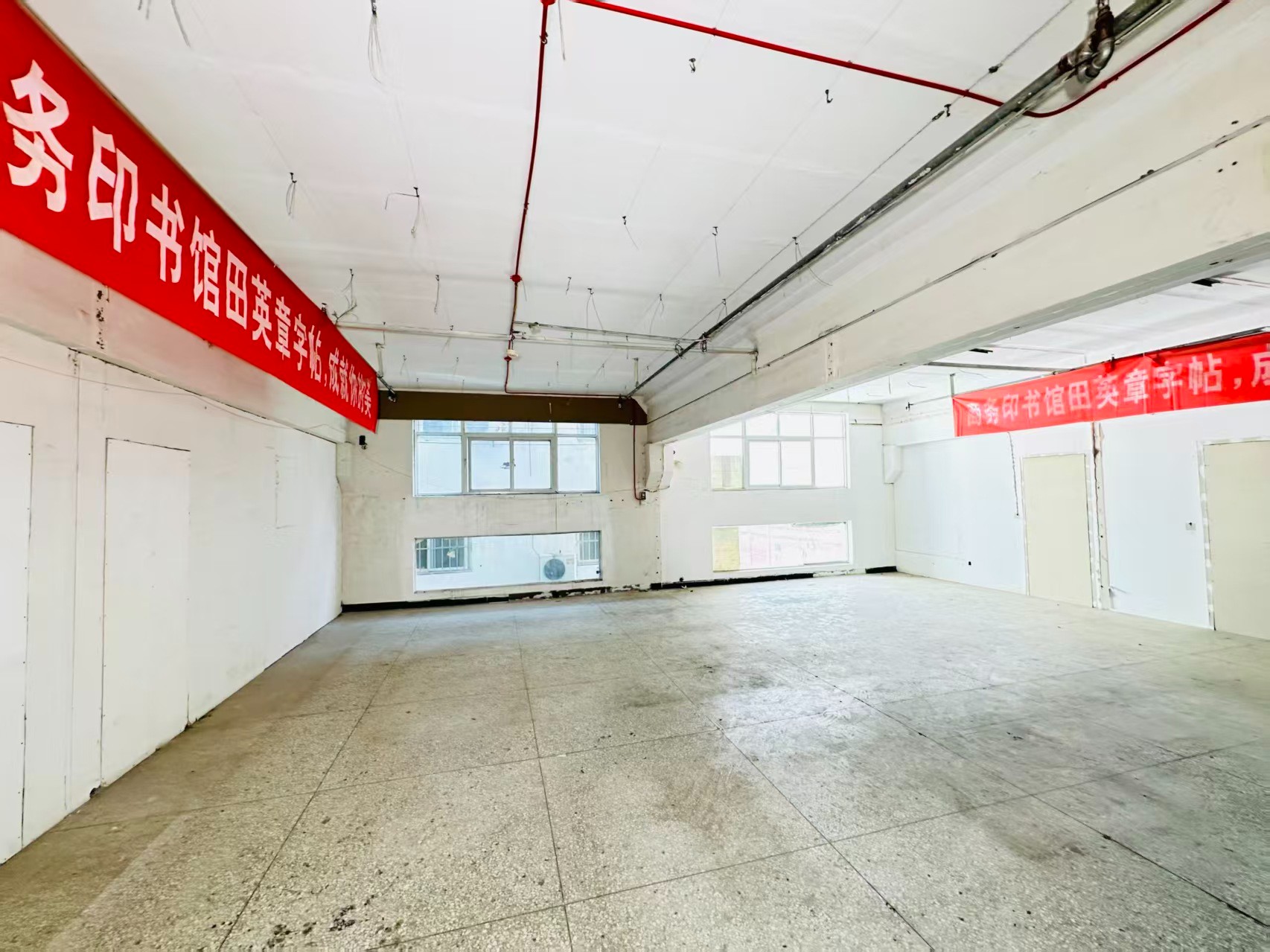 港乾大厦建议再强化“人工智能算力中心、AI应用孵化、数字经济示范园”等产业概念，会更符合产业园招商语言_COPY