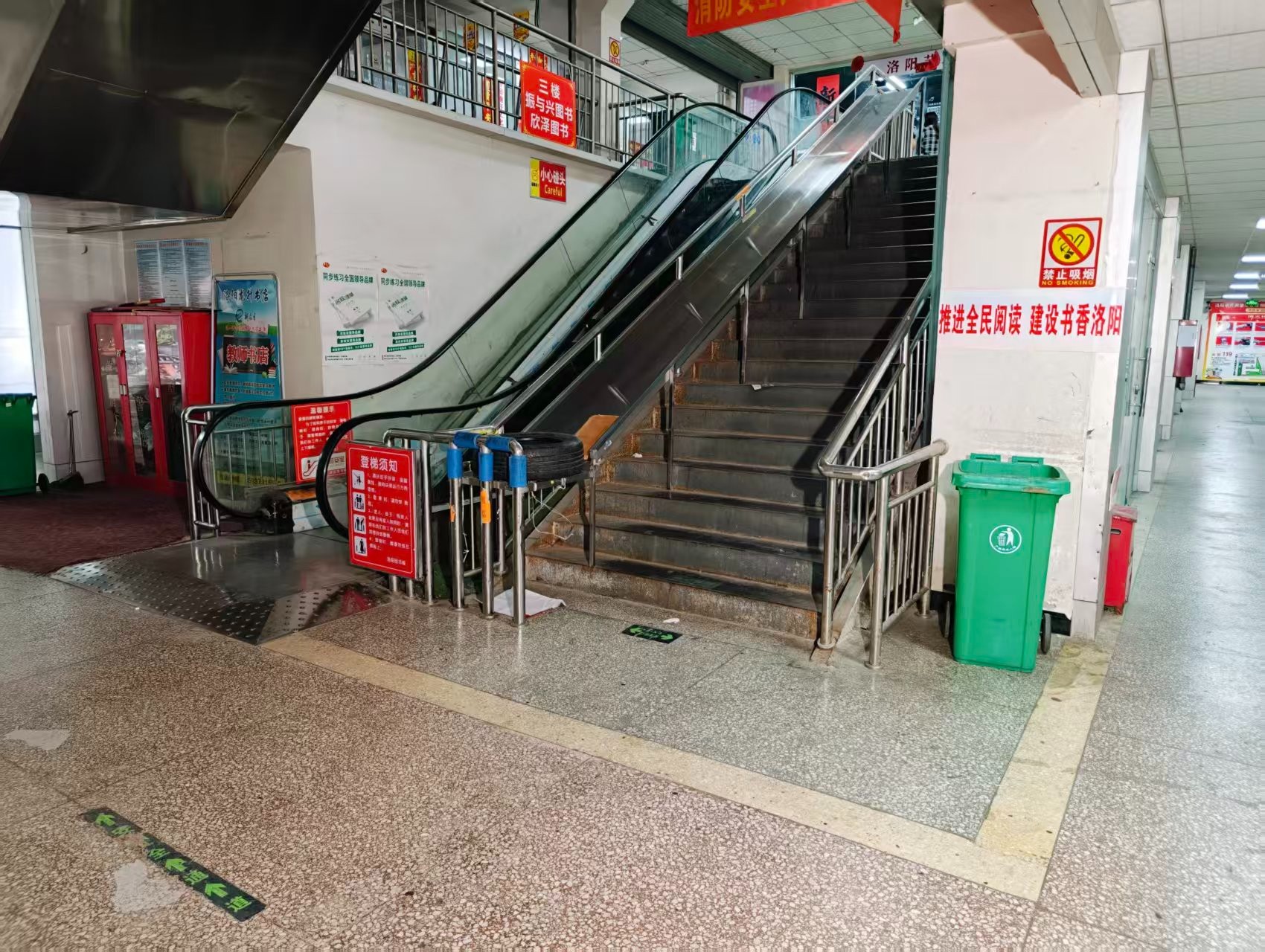 港乾大厦春都路副食文化园现面向社会招商，写字楼、商铺多种面积灵活出租，欢迎企业办公、商贸经营、电商直播、仓储展示、创业开店等项目入驻。_COPY
