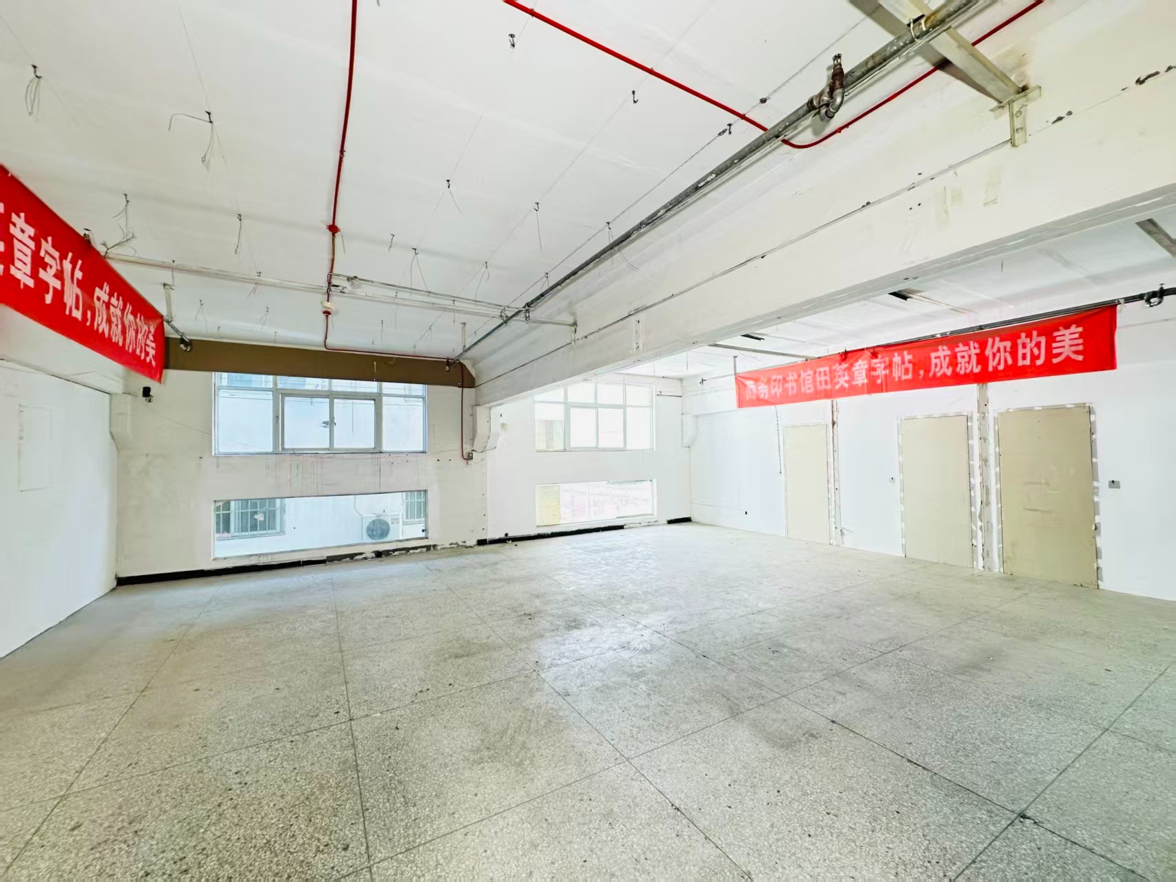 港乾大厦重点吸引人工智能应用、数字经济、电商直播、智能制造服务、软件开发、科技创新企业及创业团队入驻